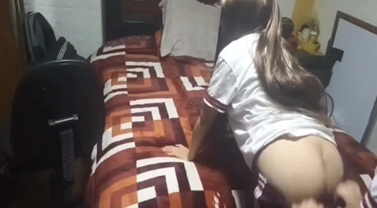 Öğrenci okuldan sonra odasında! Ödev yapmak için bırakıIıyorlar ve ben partnerimi siktim!