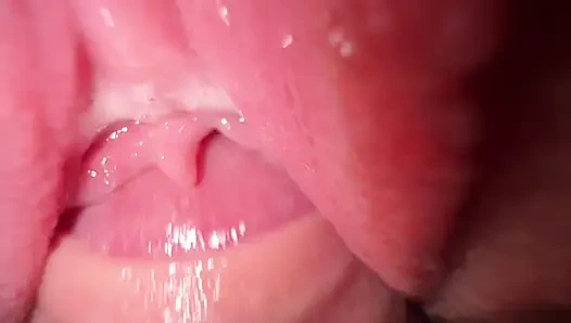 Son derece yakın çekim sıkı genç amcığı sikiyor