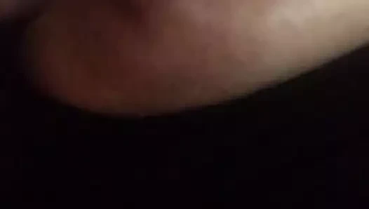 Vaness berbat için seviyor ve bir orospu gibi kendi meme uçlarını yalıyor