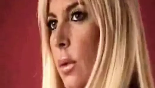 YANINA ZILLY back Navidad