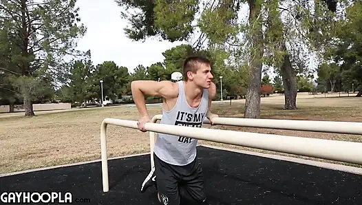 New Fit Uncut College Boy Max Markoff