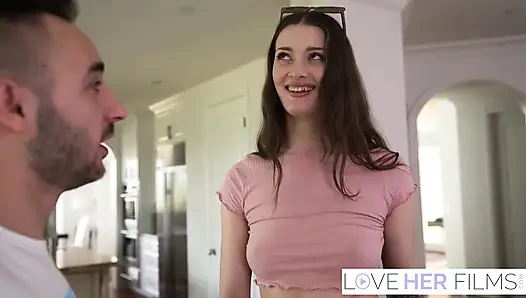 Azgın Olivia Madison büyük ayaklarına tapıyor