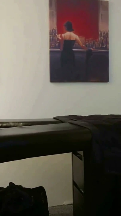 Seksi iç çamaşırlarıyla crossdressing yaparak sert sikimi sergiliyorum | Bölüm 1