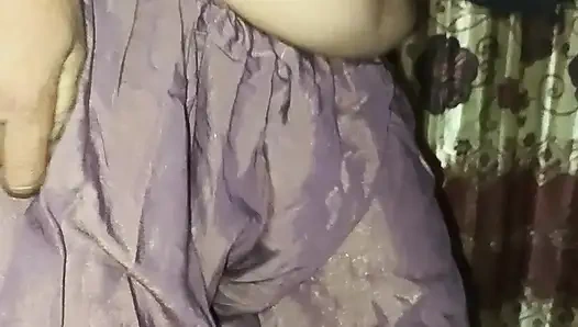 Pakistanlı seksi kız çıplak göğüslerini gösteriyor