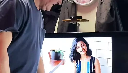 Tala cumm için gülümsüyor!