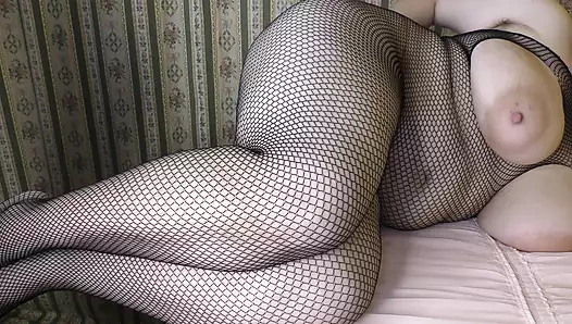 Kısa yaraklı şişman komşum evli kıllı amımı sikiyor ve beni derin dölleme ile hamile bırakıyor - milky mari