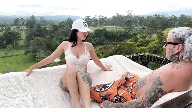 Rock, kağıt veya Tiejera oynuyoruz, sonunda azgın üvey erkek kardeşime amımı veriyorum