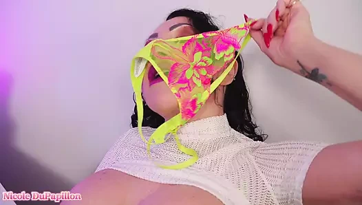 Ateşli orta yaşlı seksi kadın takım toplantısını ateşli bir kamera seansına dönüştürüyor