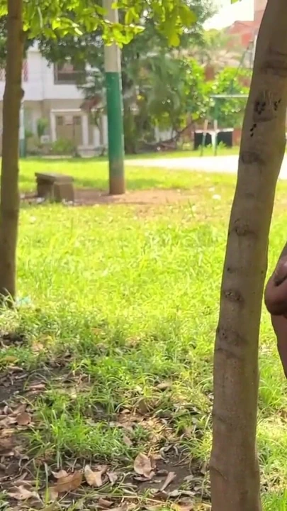 Güzel fitness kızı antrenörünü parkta büyük kalın yarakla yasaklıyor | Klip 1