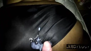 Sulu lucy'nin seksi siyah külotuna boşalmak