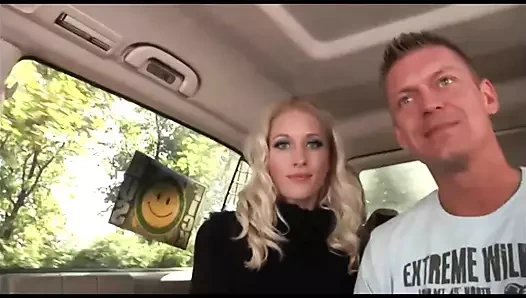 İki olağanüstü Alman orta yaşlı seksi kadın rastgele adam tavlıyor