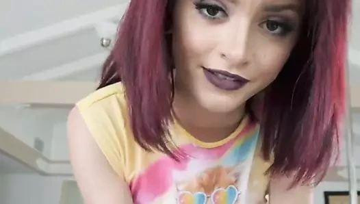 Derin boğaz instagram küçücük üvey kız alır bir büyük horoz pou