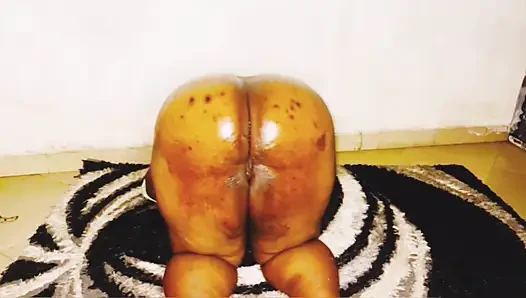 Beni çok sert sikiyor