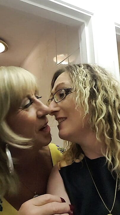 Essex kız lisa ve tgirl pauline içinde the kulüp toilets