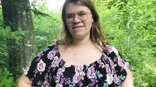 Kaltak?!? Çiftçinin birkaç çilek için sikişmesine ve anal yapmasına izin verin!