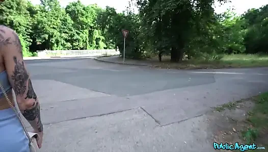 Kamu görevlisi - esluna dövme için yarak emiyor