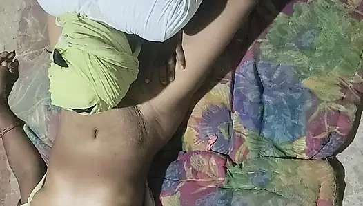 Seks yapma zevki, hintli bir köydeki böylesine ateşli bir kızdan geliyor