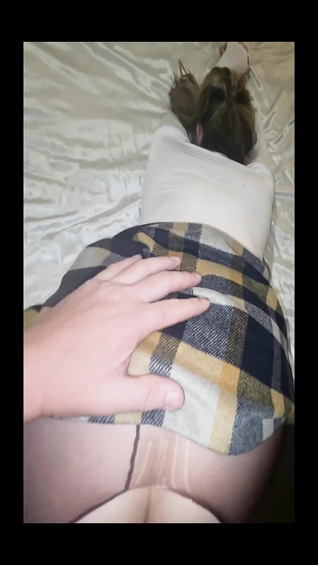 Самая горячая мачеха Julia Noir наклоняется для сына с большой