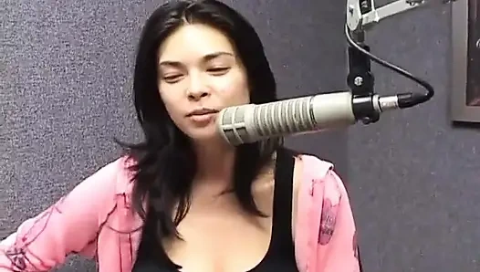 Honolulu'da Tera Patrick'in yer aldığı radyo röportajı