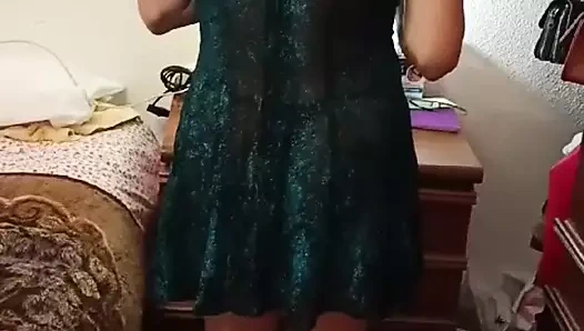 Kız arkadaşım çalışırken kız arkadaşımın annesini emmek için onu dizlerinin üzerine koydum