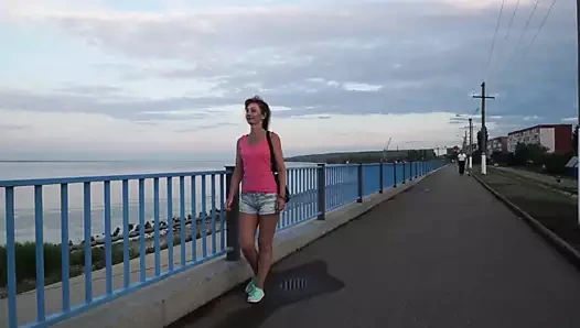 Khvalynsk şehrinin setinde yürüyüş