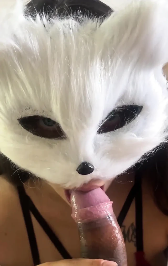 Bugün süt isteyen yaramaz bir kedi yavrusuyum
