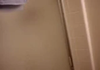 Çok sevimli kız duşta çıplak yakalandı