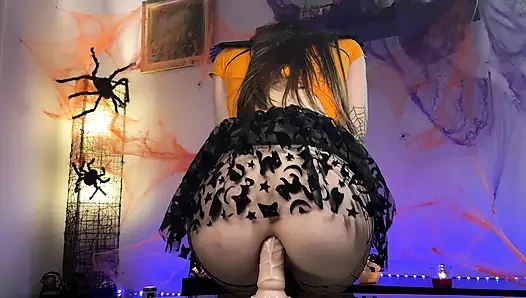 Melek gibi ateşli genç bir cadı kendini fışkırtıyor! Amcık. Anal. genişletme. Kadın orgazmı