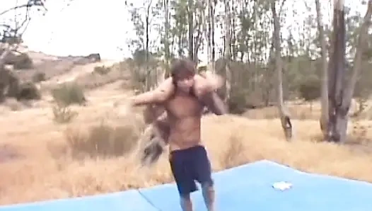 Mükemmel Fransız genç kız açık havada sikiliyor