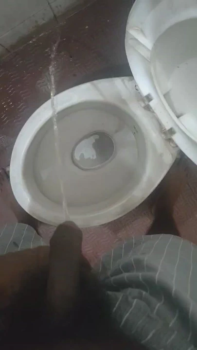 Banyoda solo altın duş fetişi oyunu