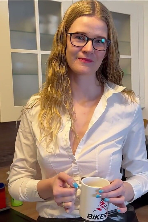 Orospu Ofiste Telefonu açtı Ve Oral Seks Için Ikna Edildi! Ofis Orospu Tam Dolu!