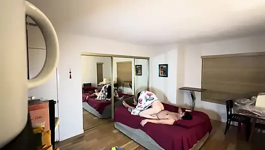 Utangaç Çinli orta yaşlı seksi kadın ilk randevuda yarağımı emiyor ve biniyor
