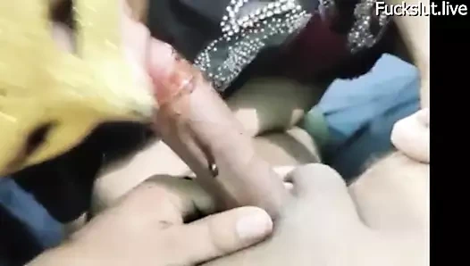 Randi Ki Raseeli Choot ko Pel Pel Ke Pani Nekala