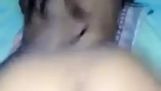 Elle twerk sur sa bite la bonne malgache