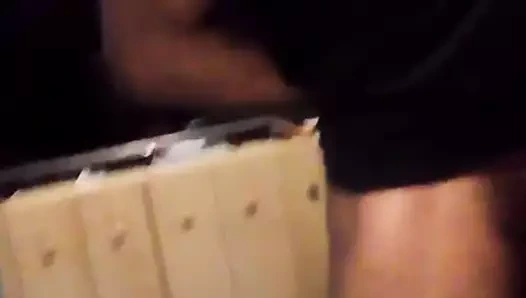 Seksi kızıl saçlı emmeyi sever. büyük bir siyah horoz