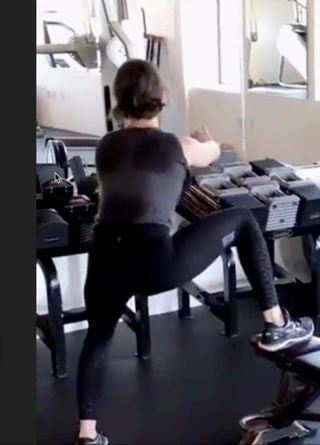 Alison brie spor salonunda kıçını sallıyor