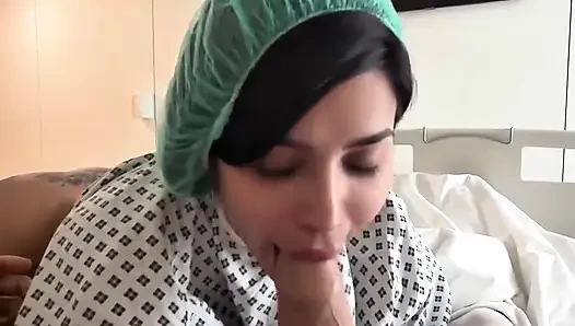 Sara Retali Bir Hastane Asistanıyla Yatıyor (Chris Diamond)