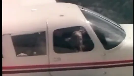 Büyük yarak ve lezbiyen dildo götten çifte sikişiyor üçlü grup seks (tam orijinal film.)