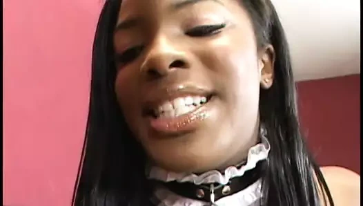 Cızırtılı zenci kadın zenciyi seviyor ve vibratörle sikişiyor