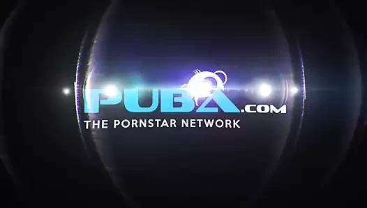 Sarışın sürpriz olivia gets becerdin üzerinde the kanepe