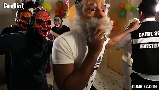 Genç kız Hollandalı carnaval'da anal sikiliyor