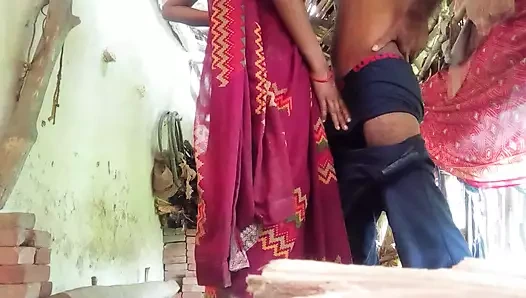Yeni evlendik ve ikimiz de ormana gittik ve dölümü içtik ve ona orgazm oldum