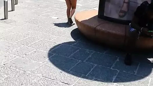 Büyük götlü ve göğüslü esmer bana tren istasyonunu sor