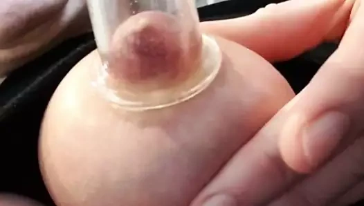 Julie'nin pompalanan meme uçları