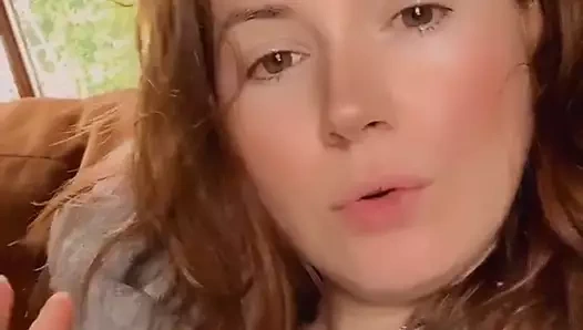 Karen Gillan aşı hakkında konuşuyor