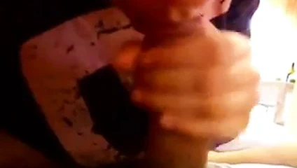 ITA amatoriale milf succhia cazzetto