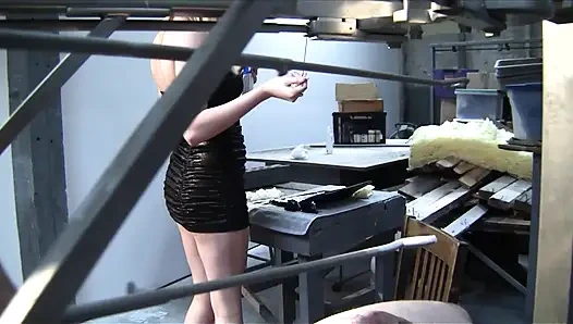 Komutaya boşal! Edepsiz köleler acıtsa bile istenen her şeyi yapmak zorunda!