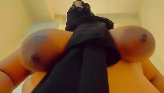 Ateşli Suudi orta yaşlı seksi büyük üvey anne otelde üvey oğlu tarafından sikiliyor - üvey anne üvey oğlunun mastürbasyon yaptığını görünce ateşleniyor (Arap tabusu)