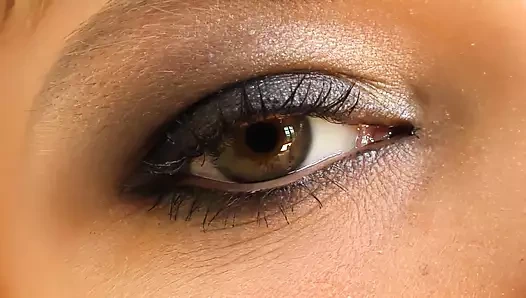 Sürtükler iki büyük yarağı emdikten sonra çifte penetrasyondan hoşlanıyor