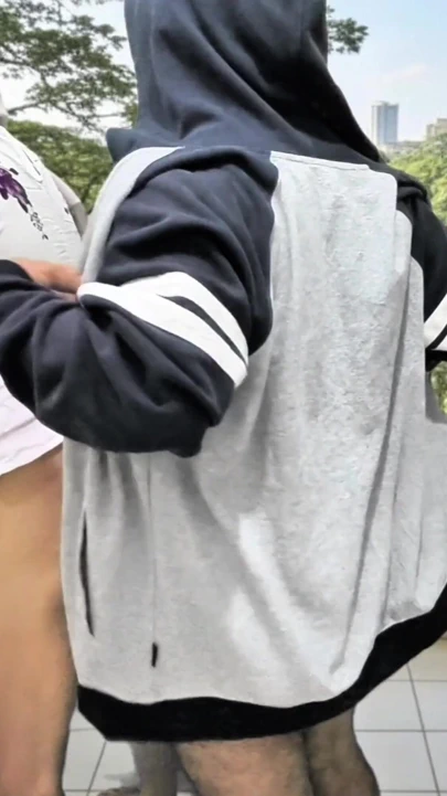 Bana aşık olan genç bir kadın gece yarısı benimle buluştu. | Klip 2